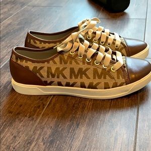 Michael Kors NEVER worn sneakers✨